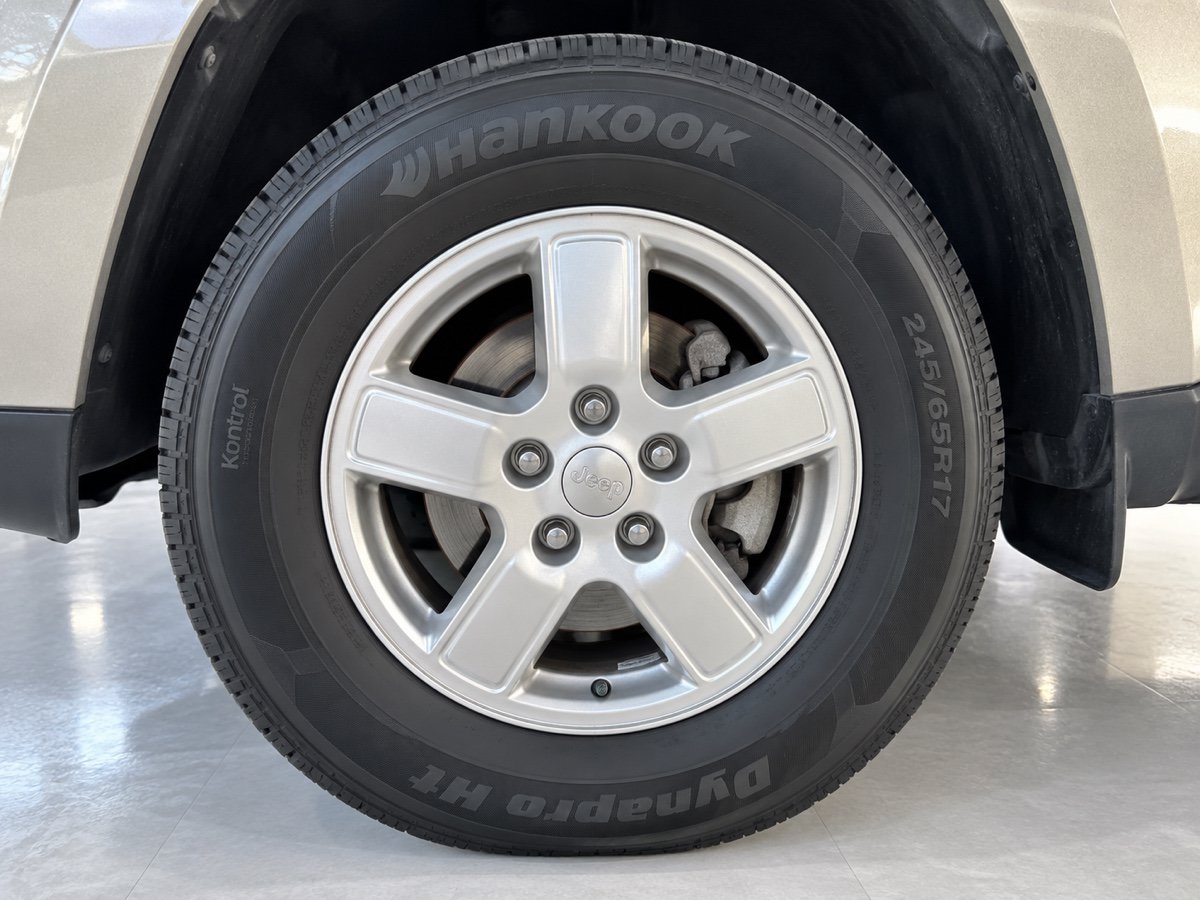 Used 2007 Jeep Grand Cherokee Laredo AWD/4WD image 9