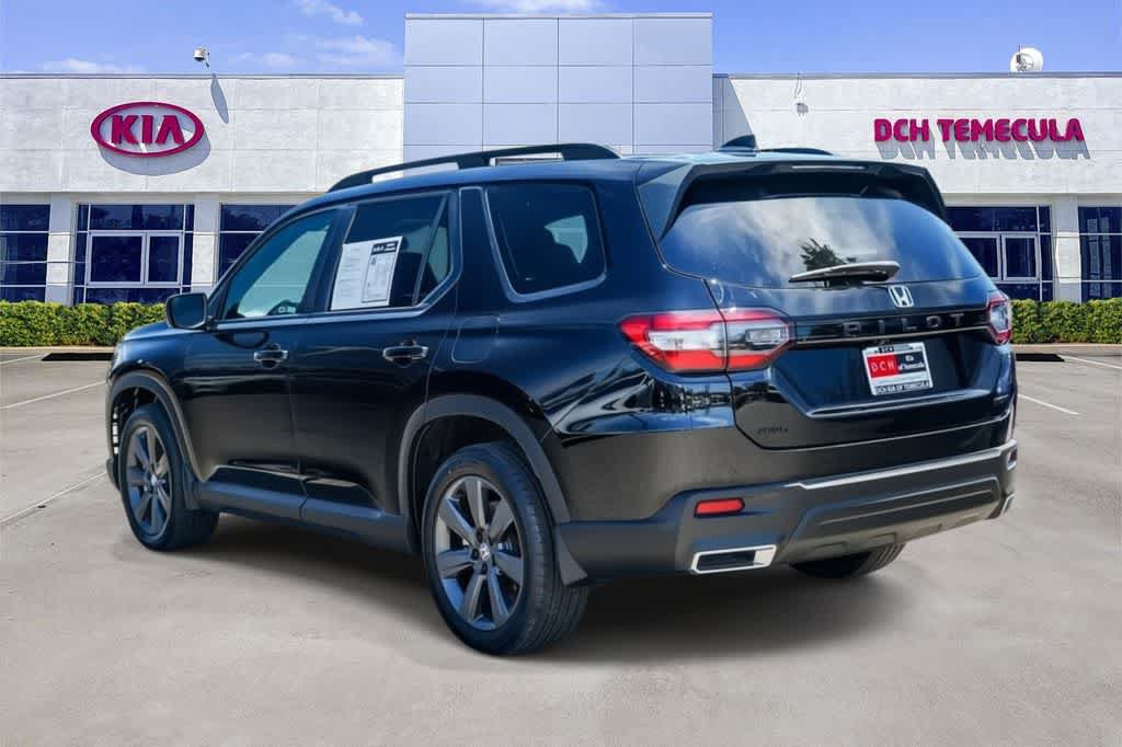 Used 2025 Honda Pilot Sport image 5