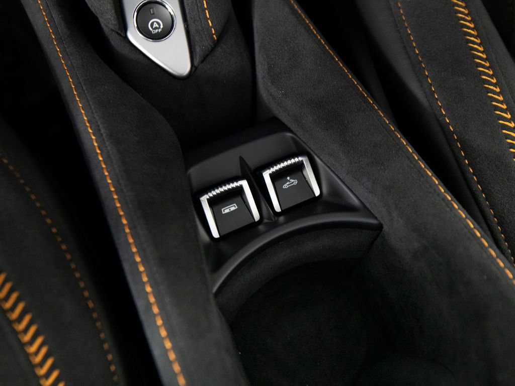 Used 2024 McLaren 750S Spider image 27
