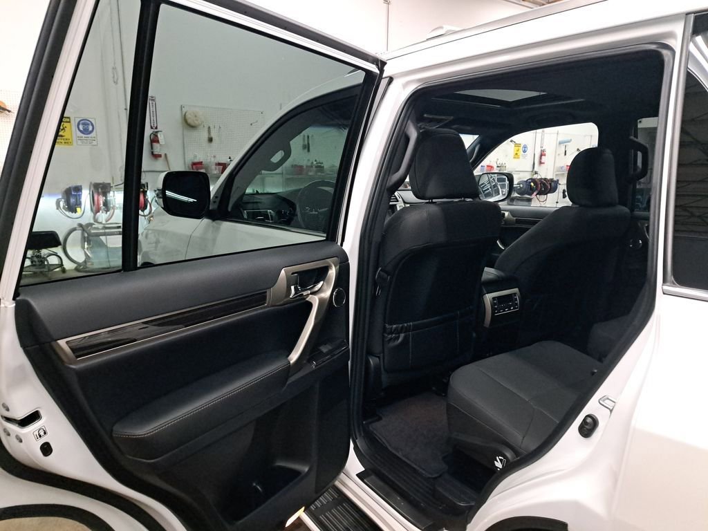 Used 2021 Lexus GX 460 Premium w/ Accessory Package image 14