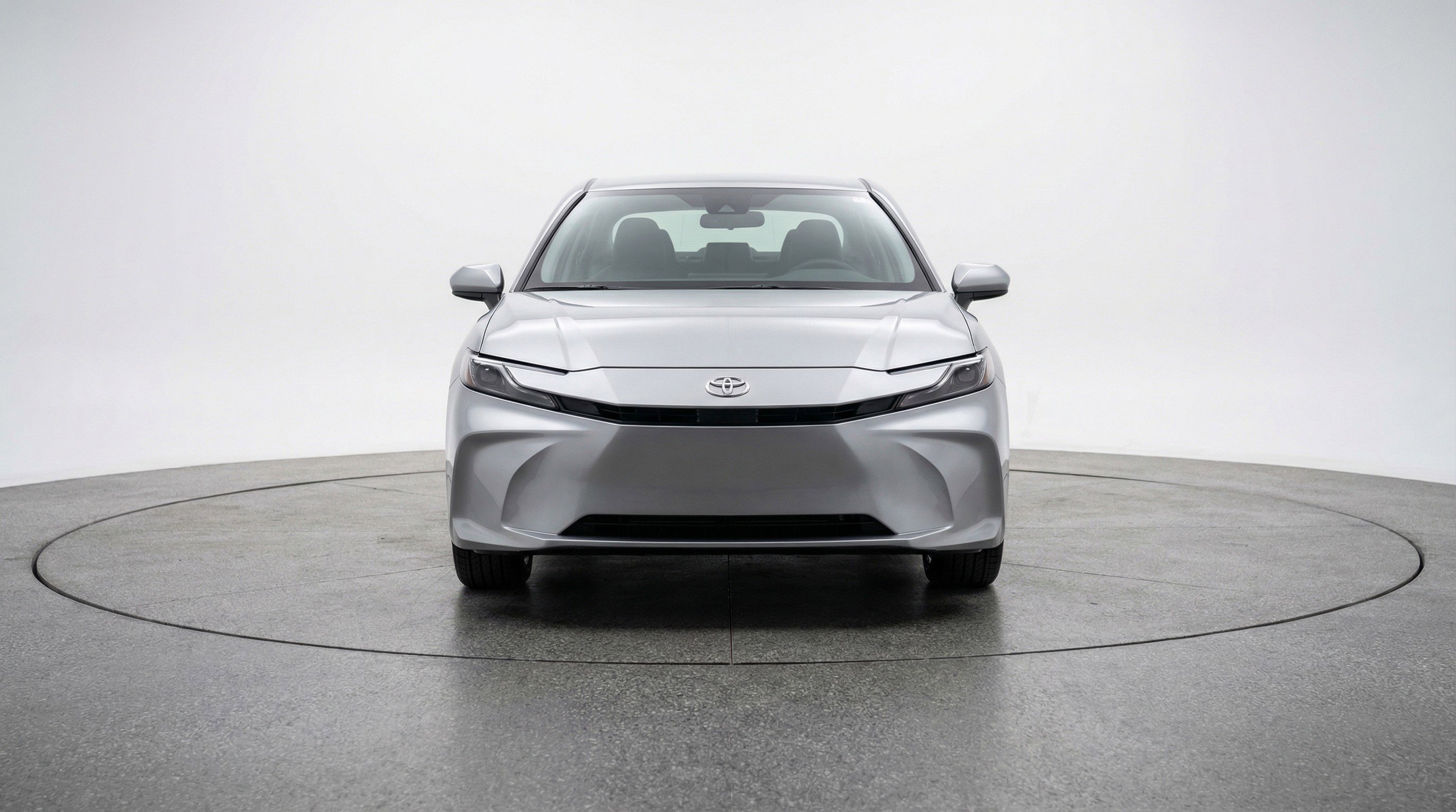 Used 2025 Toyota Camry LE image 2