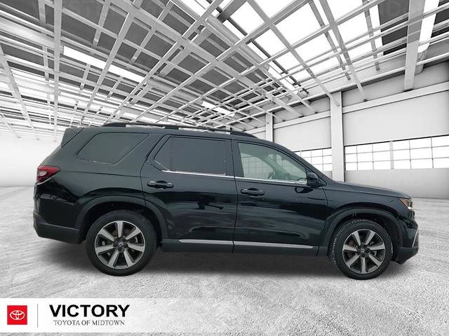 Used 2025 Honda Pilot Touring image 2