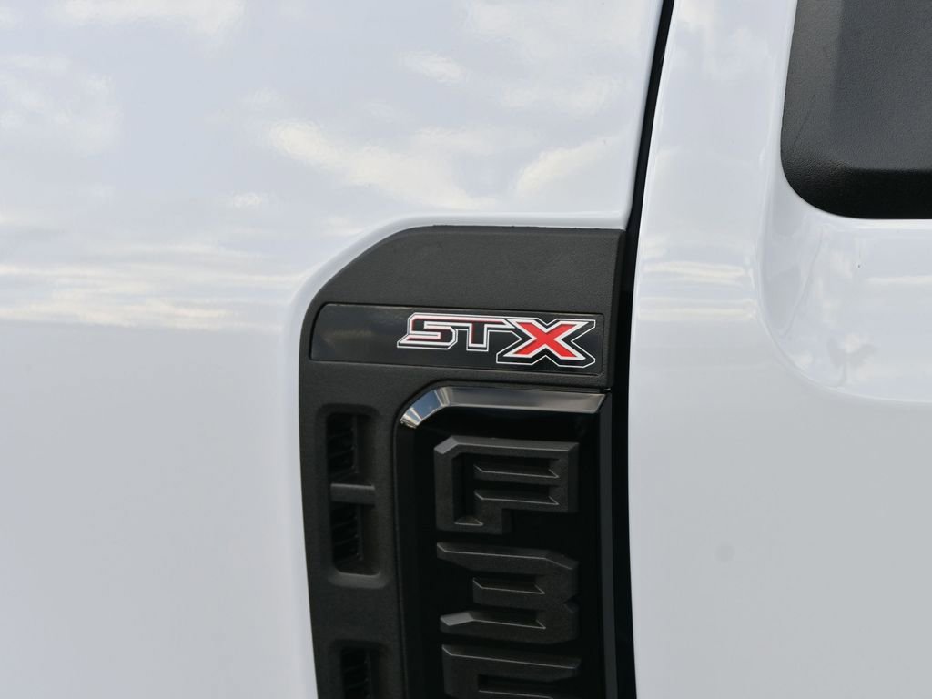 New 2026 Ford F350 4x4 Crew Cab DRW Super Duty image 16