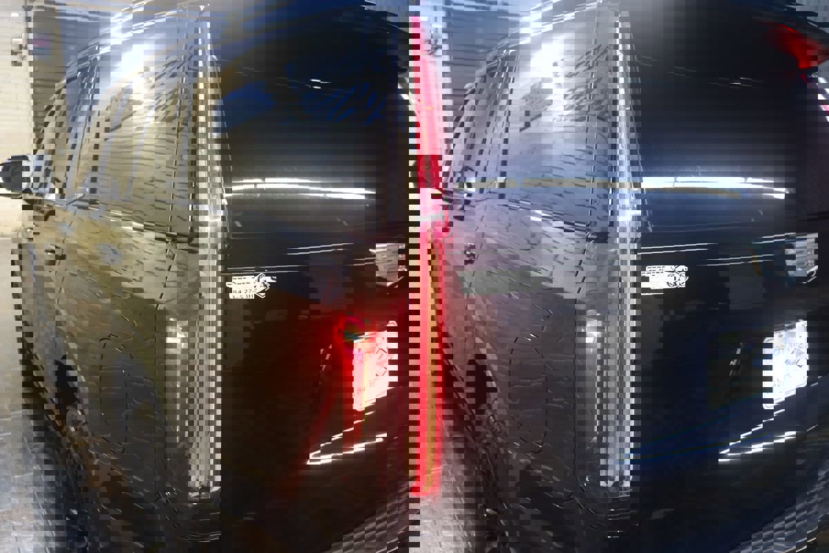 Used 2022 Cadillac Escalade Sport Platinum w/ LPO, ONYX Package image 18