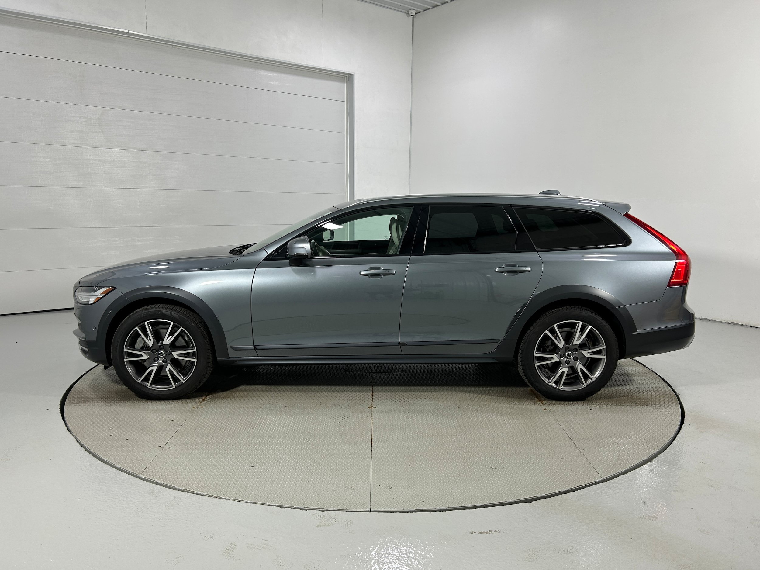 Used 2017 Volvo V90 T6 Cross Country AWD/4WD image 20