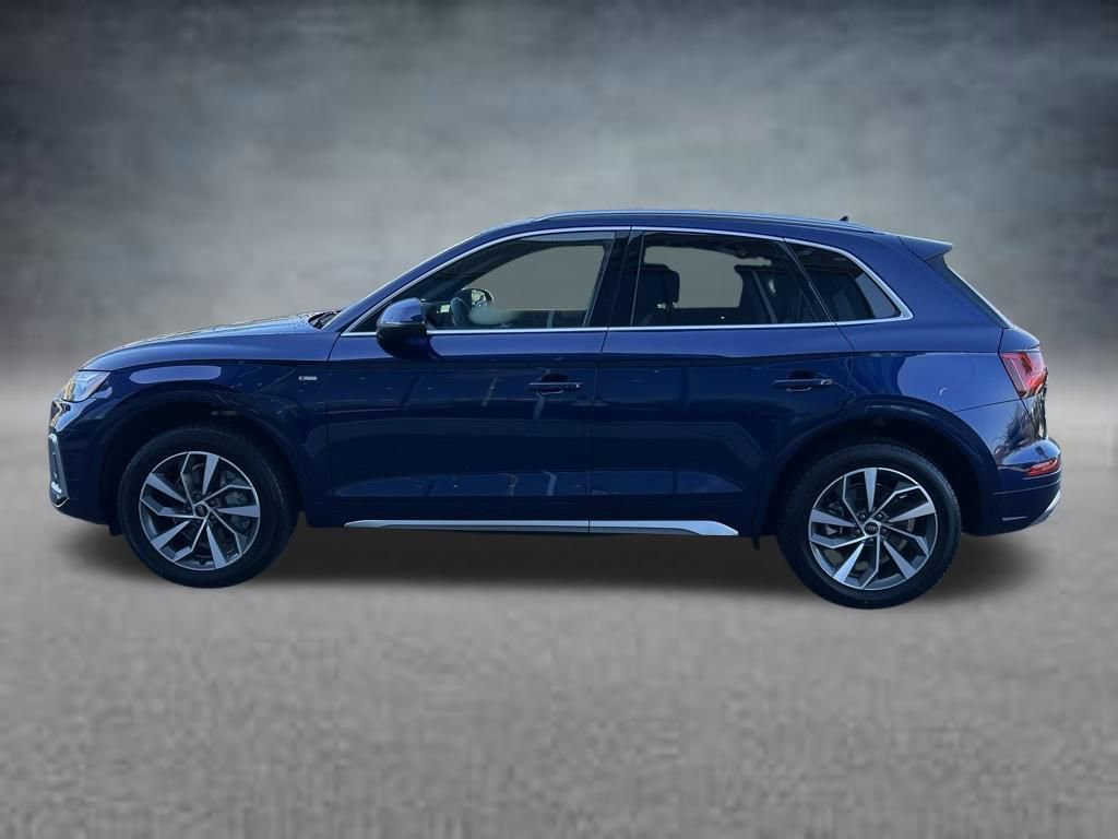 Used 2023 Audi Q5 2.0T Premium w/ Convenience Package AWD/4WD image 2