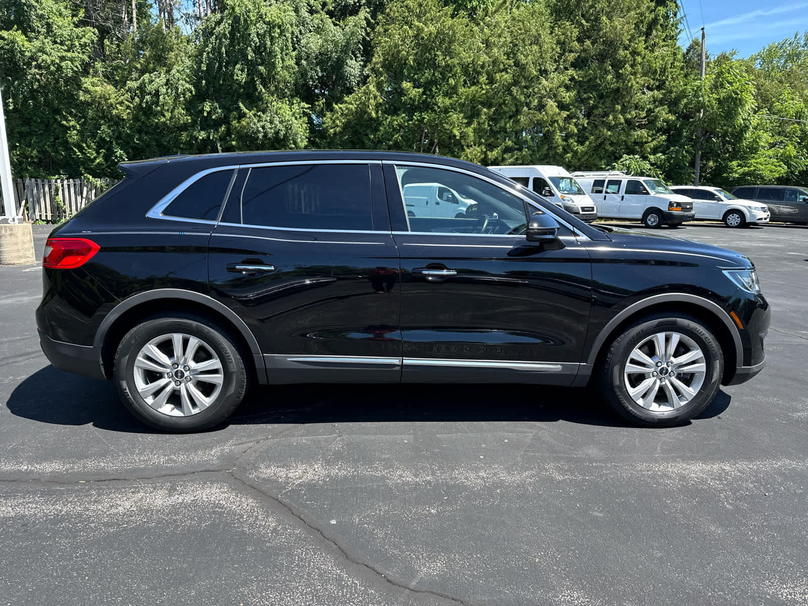 Used 2017 Lincoln MKX Premiere FWD image 2