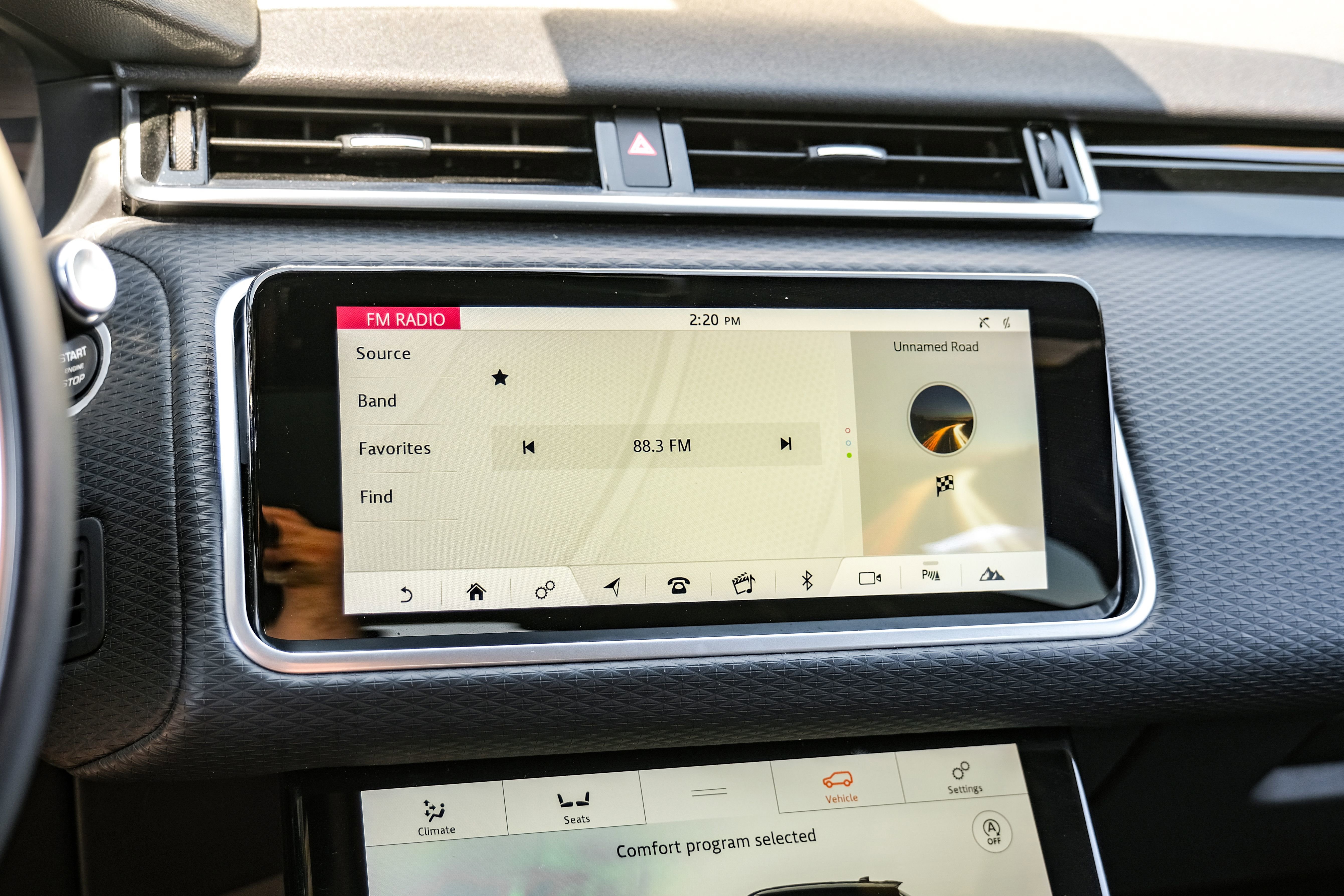 Used 2020 Land Rover Range Rover Velar R-Dynamic S AWD/4WD image 30