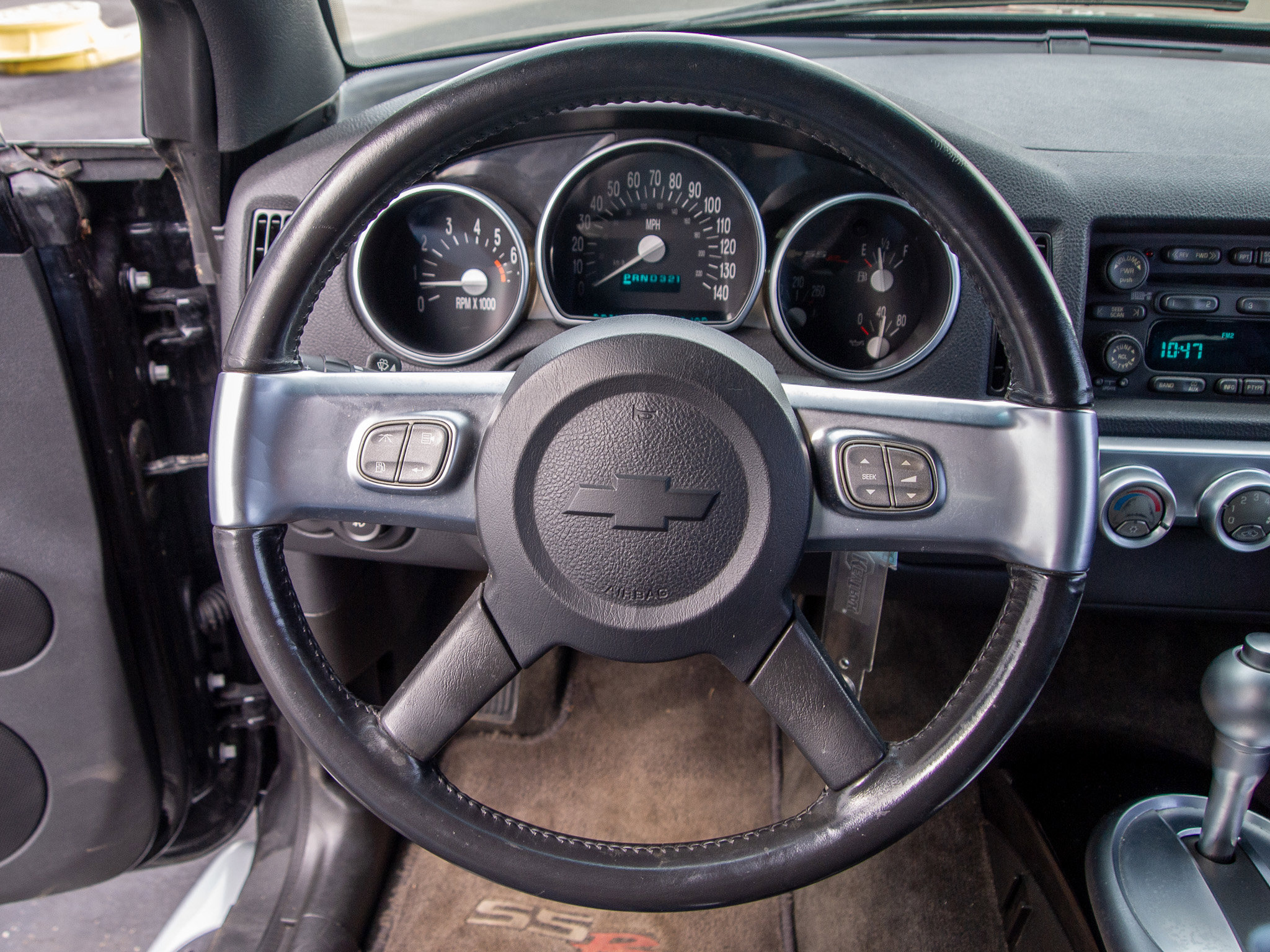 Used 2004 Chevrolet SSR w/ Preferred Equipment Group image 19