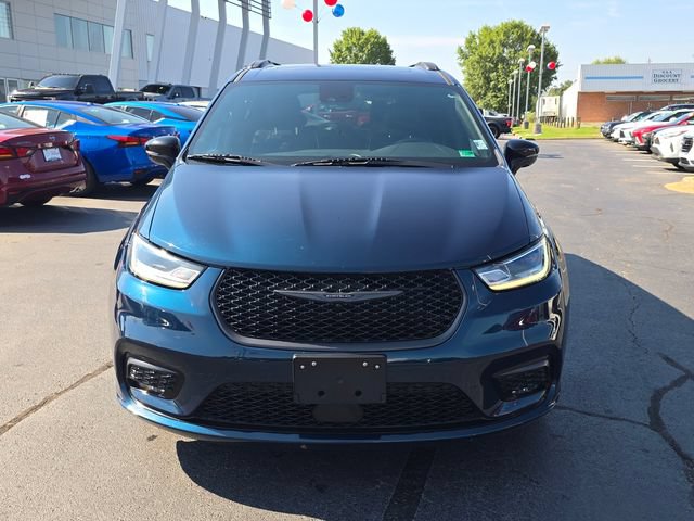 Used 2025 Chrysler Pacifica Limited FWD image 8