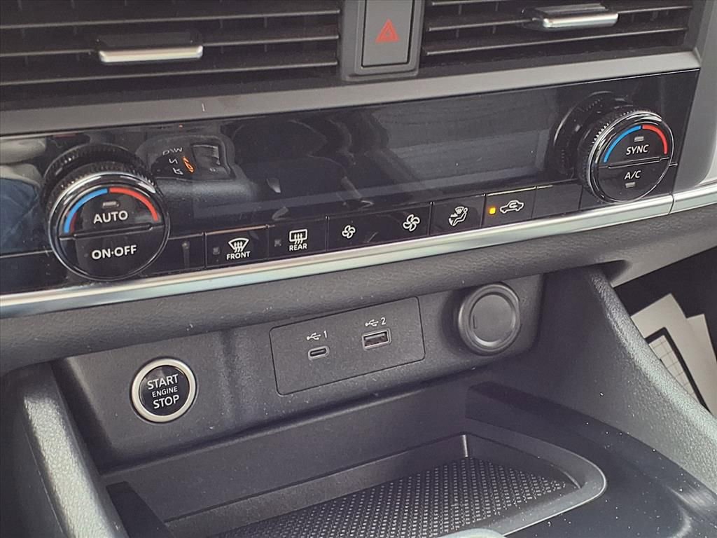 Used 2023 Nissan Rogue SV image 7