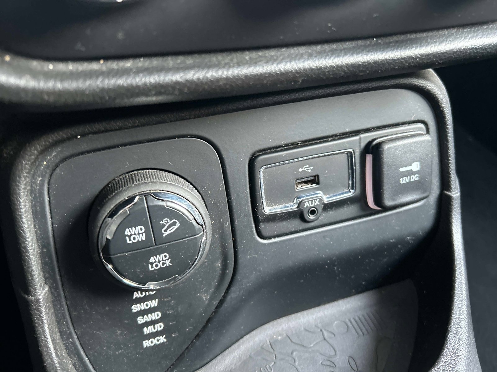 Used 2015 Jeep Renegade Trailhawk image 29