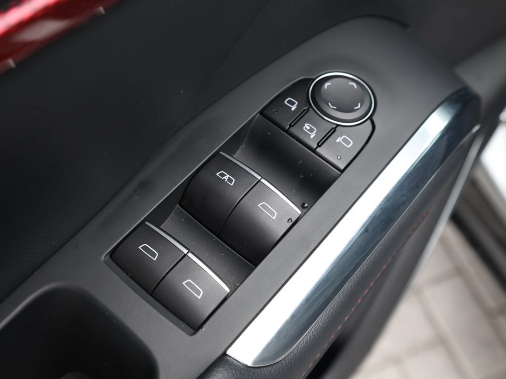 Used 2025 Chevrolet Traverse RS FWD image 13