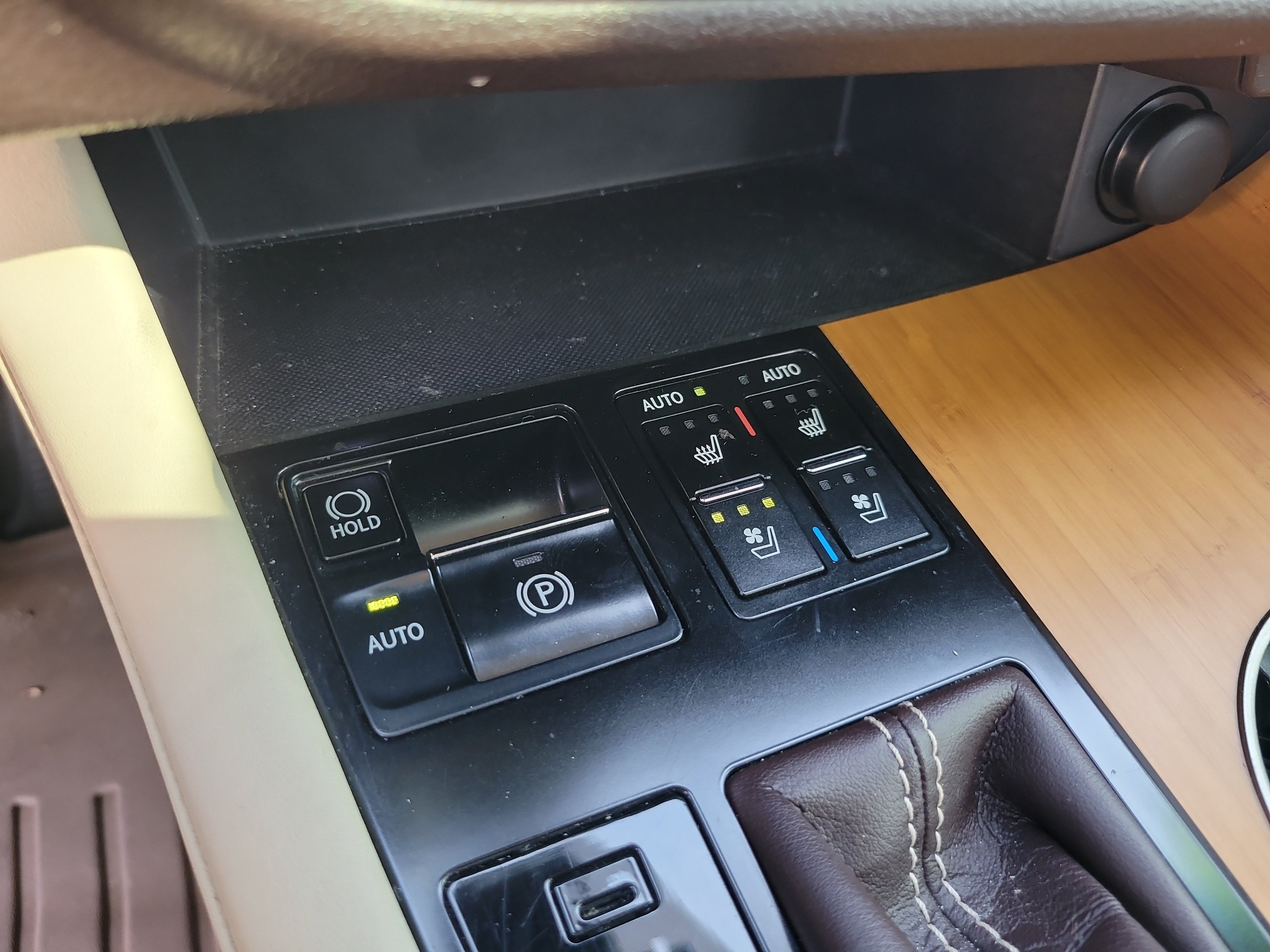 Used 2019 Lexus RX 450h AWD w/ Navigation Package image 25