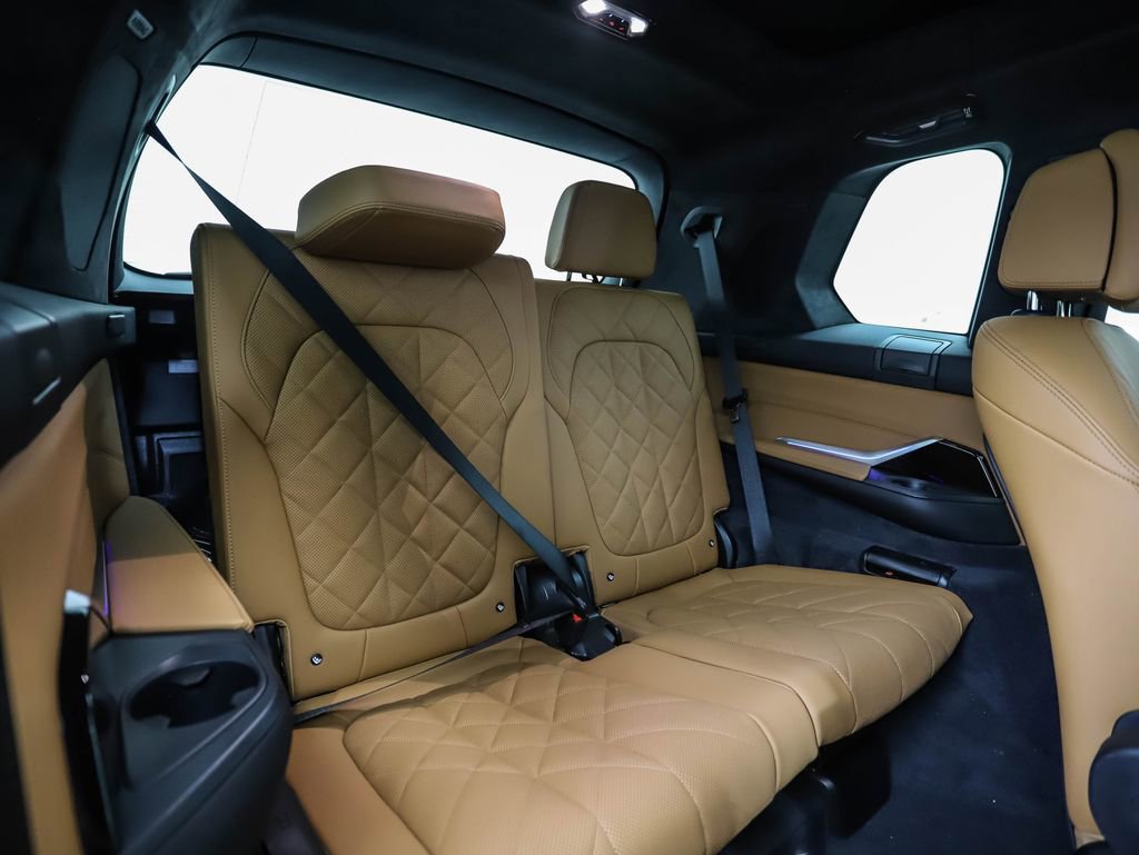 Used 2025 BMW X7 xDrive40i w/ M Sport Package image 28