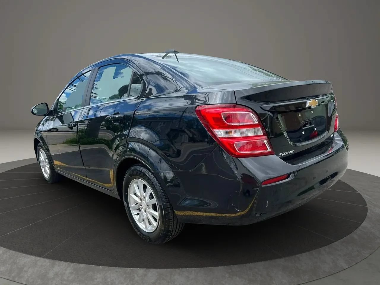 Used 2017 Chevrolet Sonic LT w/ Convenience Package FWD image 7