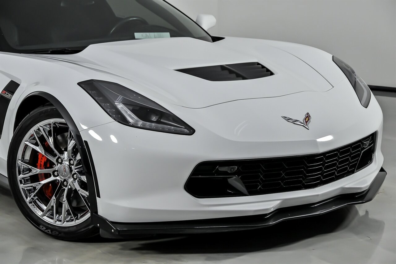 Used 2016 Chevrolet Corvette Z06 w/ 3LZ Preferred Equipment Group RWD image 3
