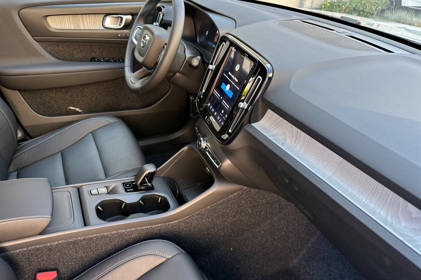 Certified 2026 Volvo XC40 B4 Core w/ Climate Package FWD image 17