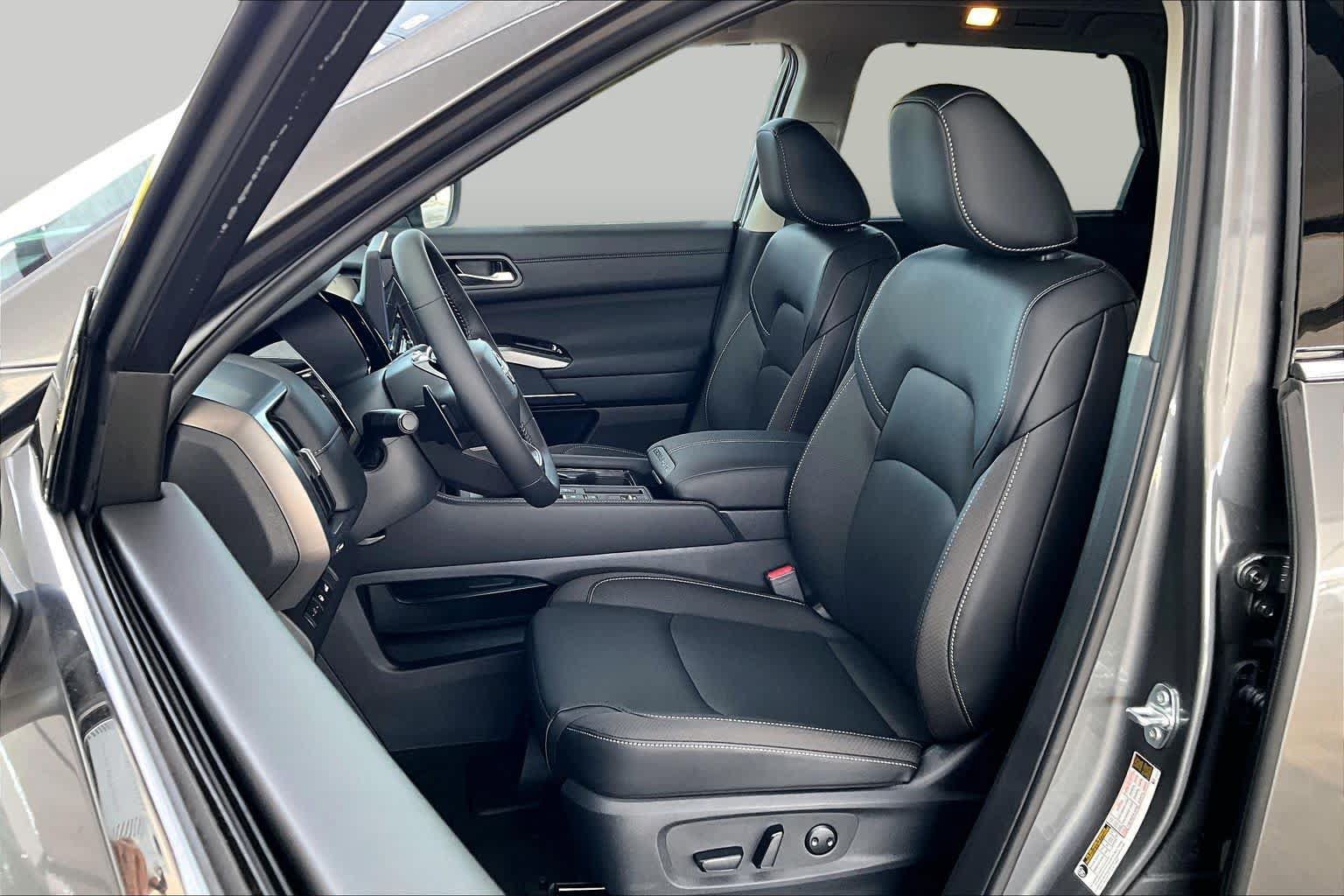 New 2026 Nissan Pathfinder SL FWD image 15