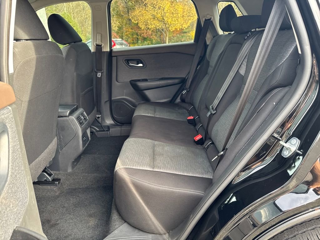 Used 2023 Nissan Rogue SV image 25