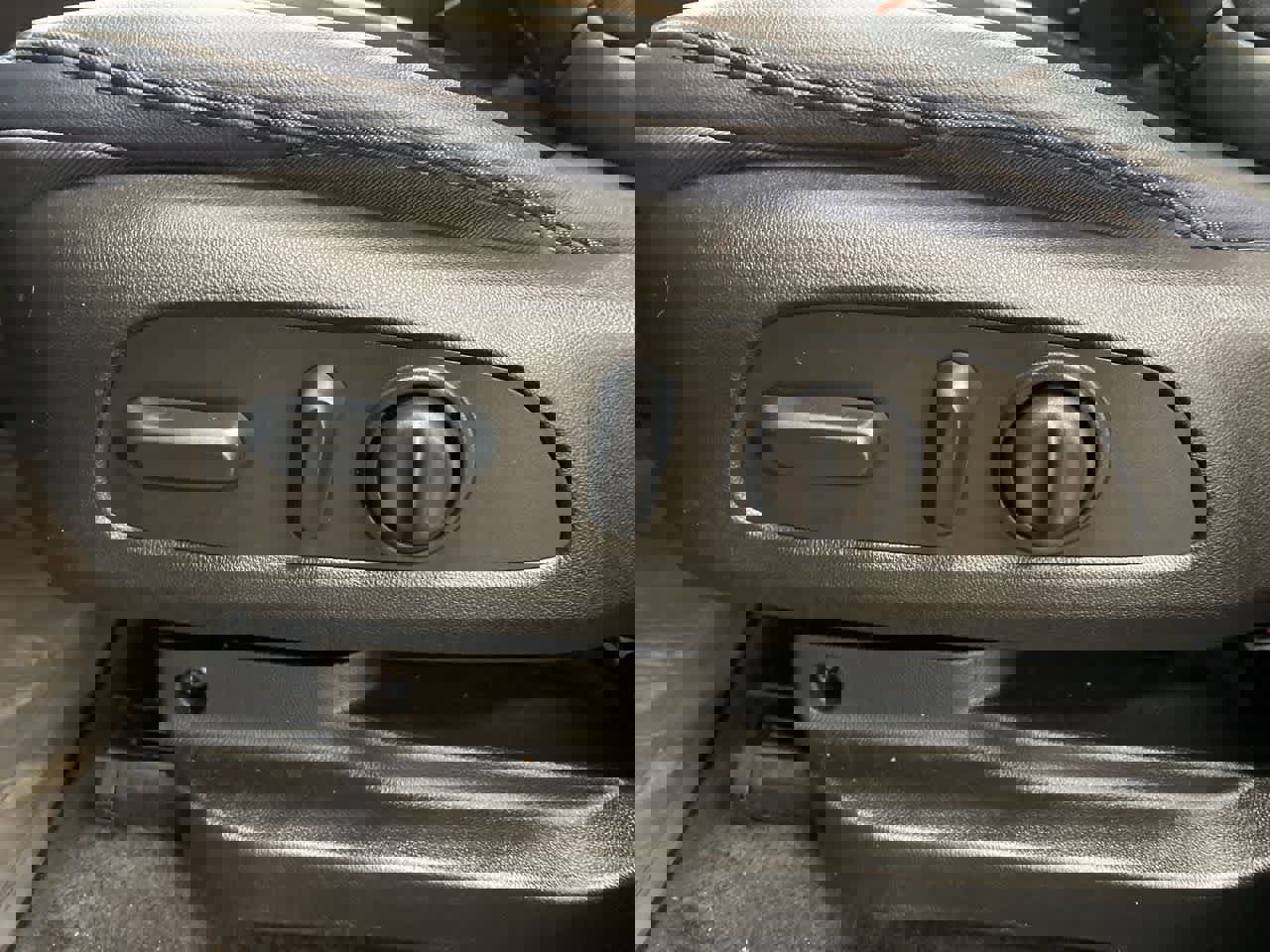 Used 2023 Chevrolet Bolt EUV LT w/ Convenience Package image 15