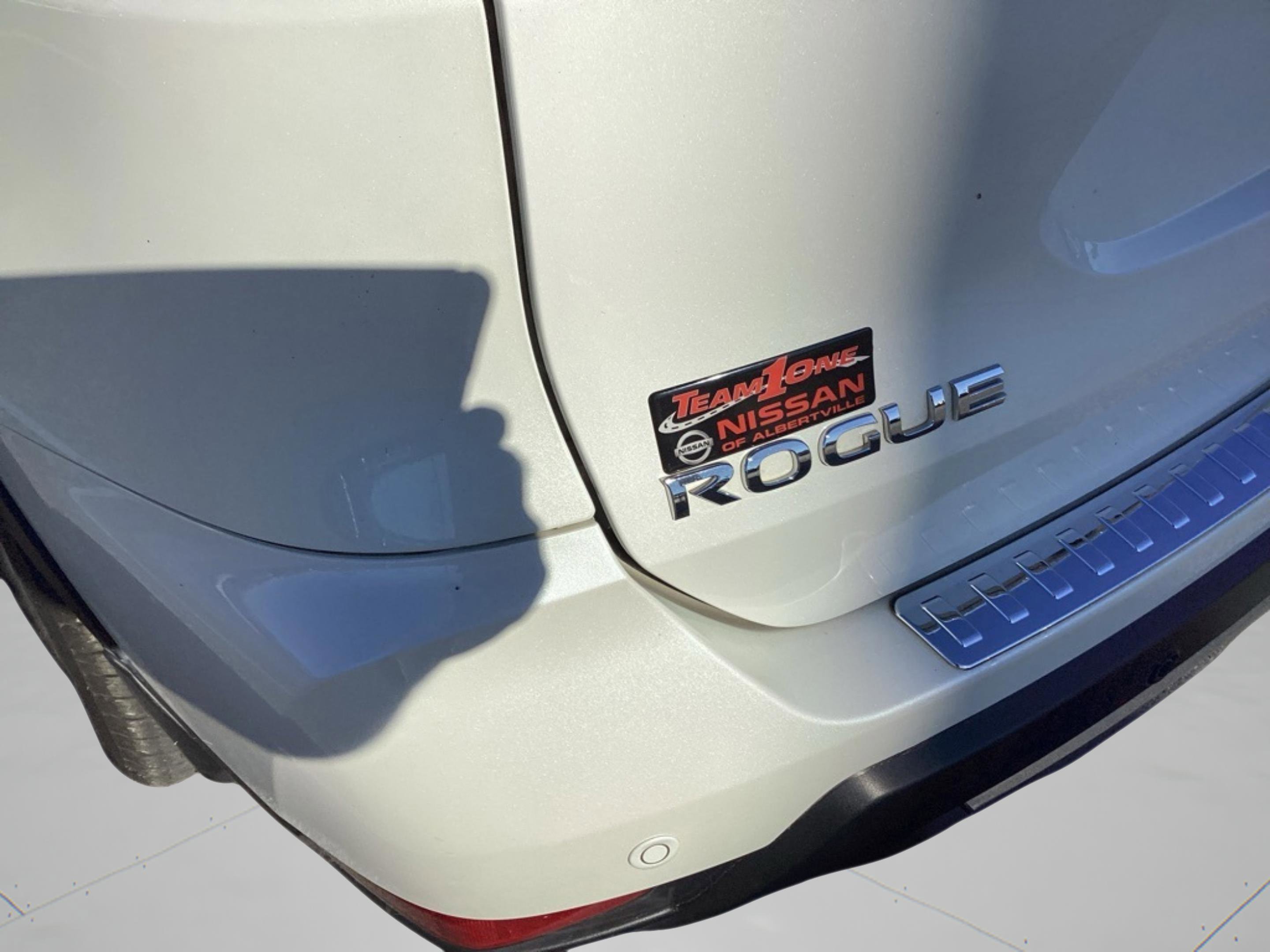 Used 2019 Nissan Rogue SV w/ Premium Package image 21
