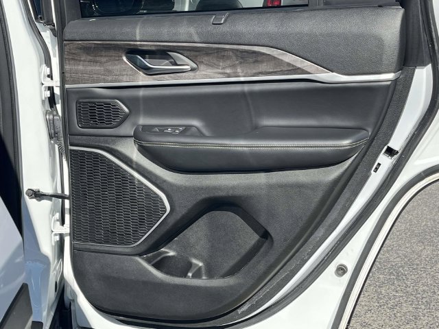 Used 2023 Jeep Grand Cherokee 4WD 4xe w/ Luxury Tech Group II image 24