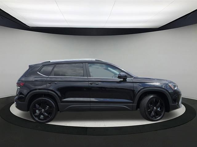 New 2025 Volkswagen Taos SE image 8