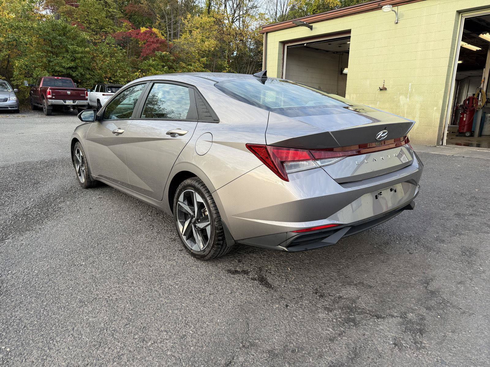Used 2023 Hyundai Elantra SEL w/ Convenience Package FWD image 7