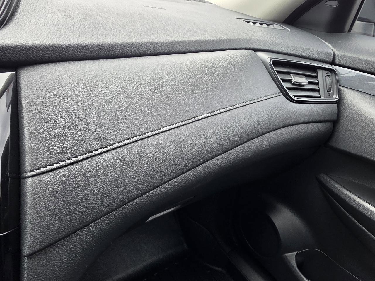Used 2018 Nissan Rogue SV FWD image 14