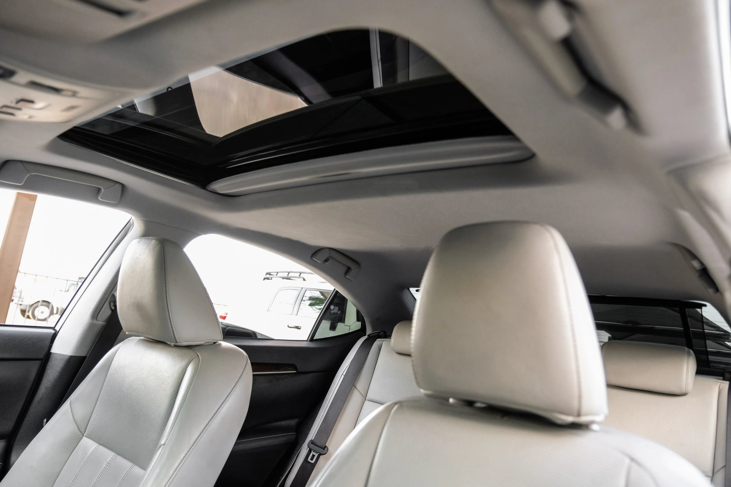 Used 2017 Lexus ES 350 w/ Luxury Package FWD image 5
