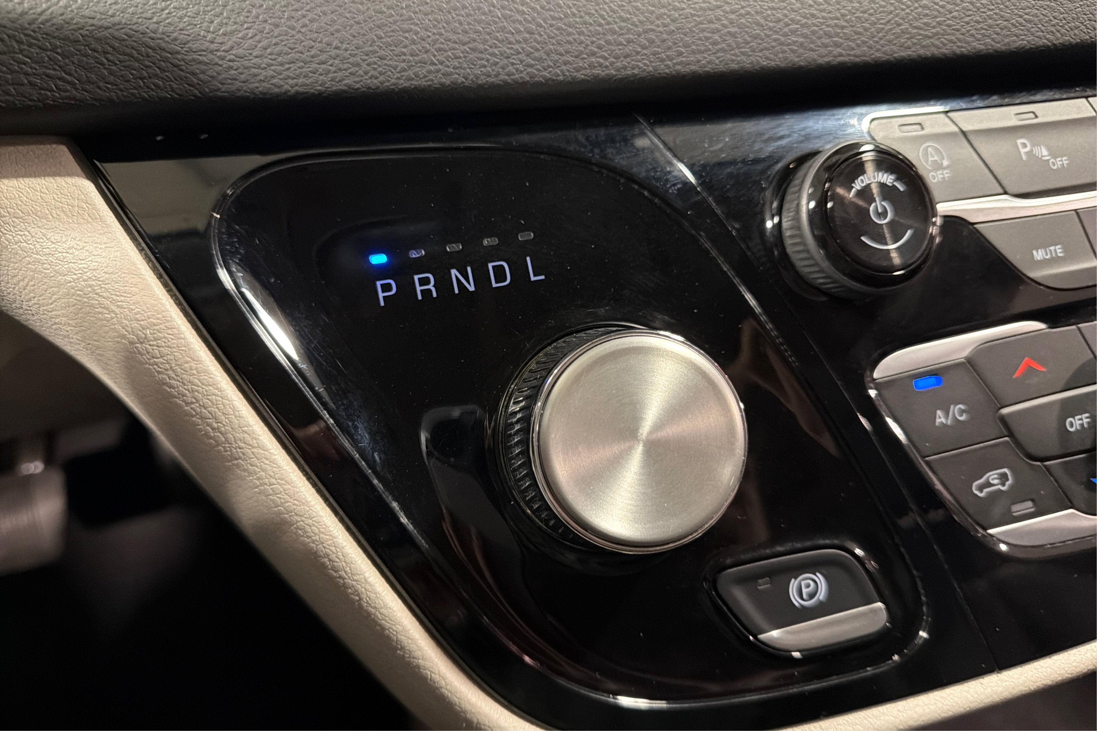 Used 2024 Chrysler Pacifica Touring-L FWD image 28