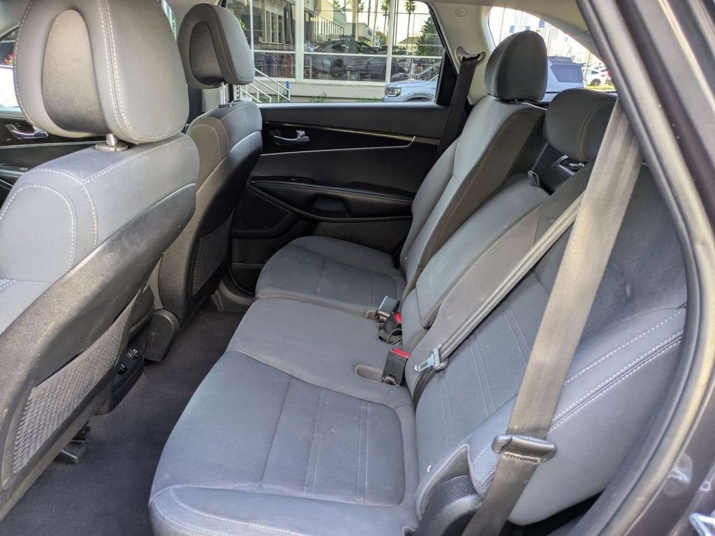 Used 2016 Kia Sorento LX image 22