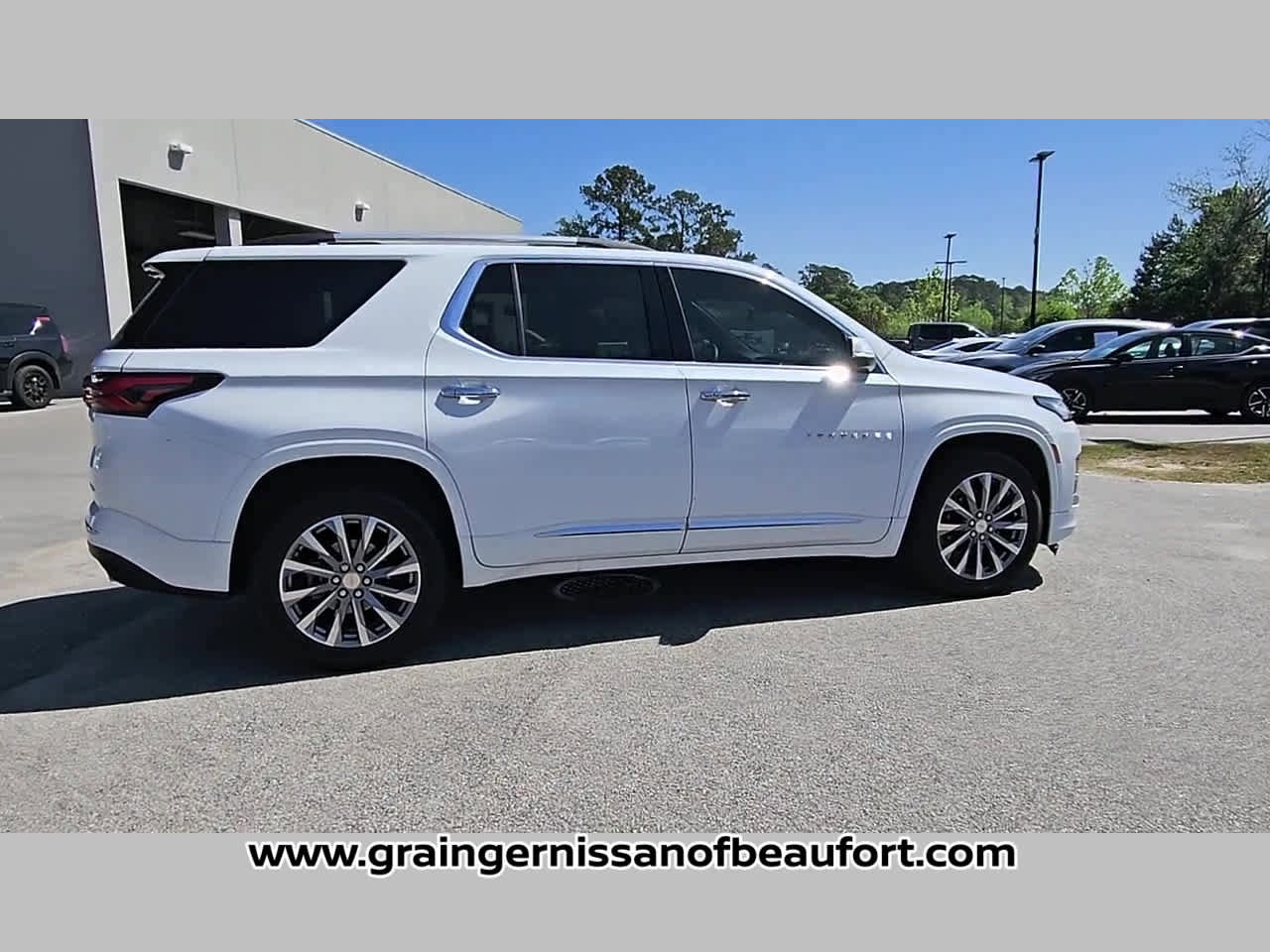Used 2023 Chevrolet Traverse Premier FWD image 35