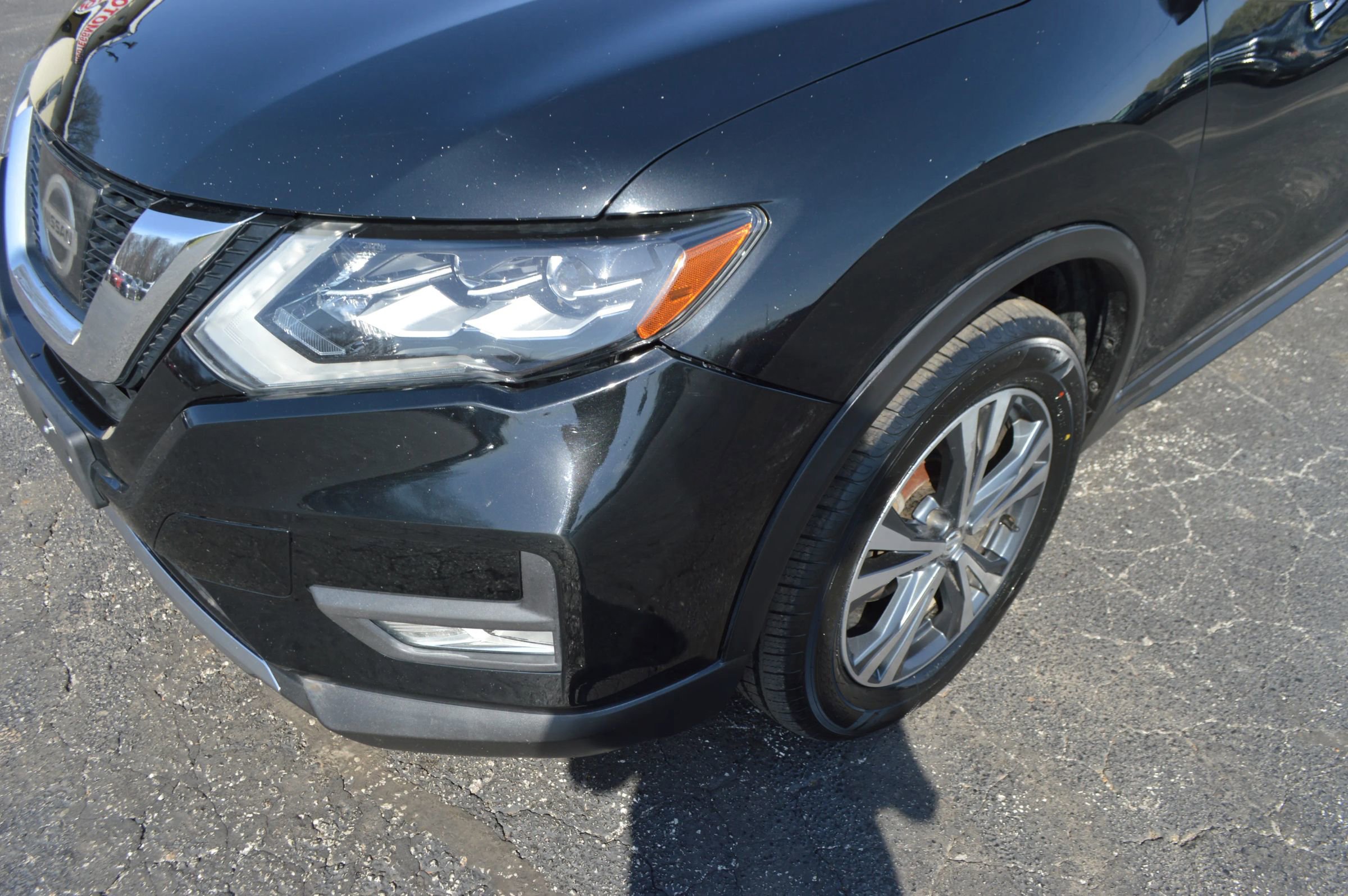 Used 2017 Nissan Rogue SL w/ SL Premium Package AWD/4WD image 3