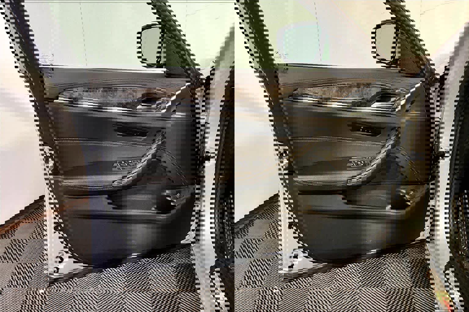 Used 2018 BMW 540i xDrive image 22