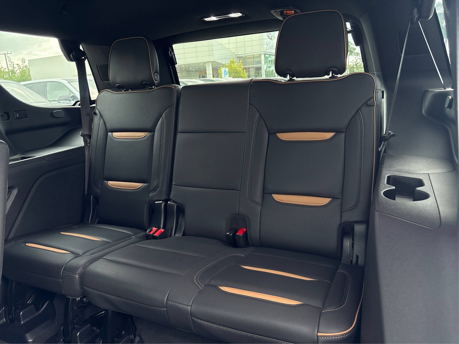 Used 2023 GMC Yukon AT4 w/ Technology Package AWD/4WD image 12