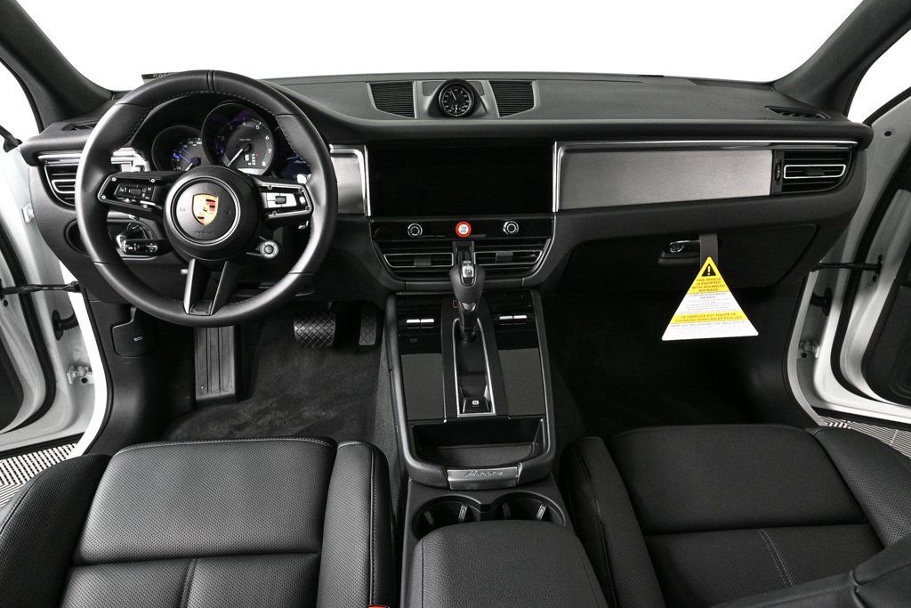 Certified 2026 Porsche Macan AWD/4WD image 19