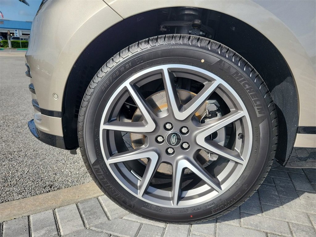 New 2026 Land Rover Range Rover Velar Dynamic SE image 13