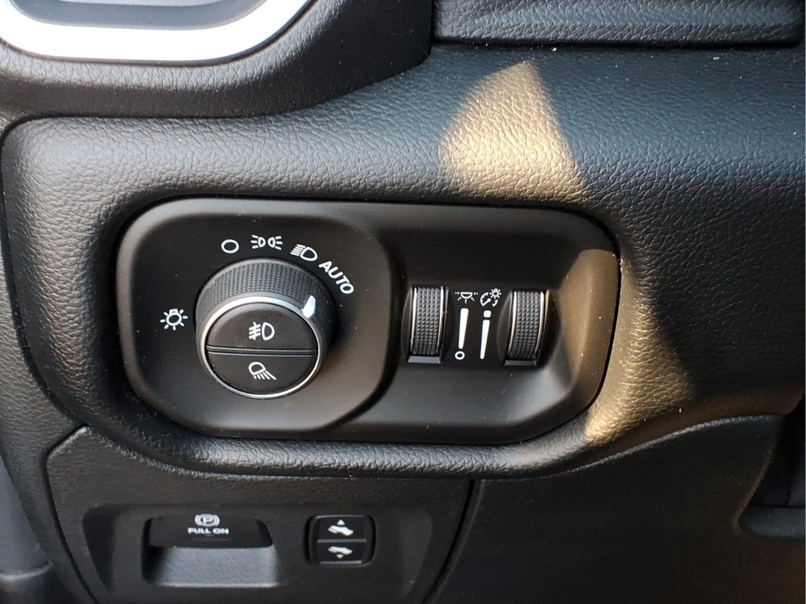 Used 2020 RAM 1500 Laramie AWD/4WD image 17