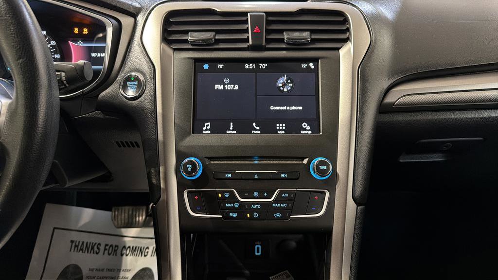 Used 2017 Ford Fusion SE w/ Fusion SE Technology Package image 15