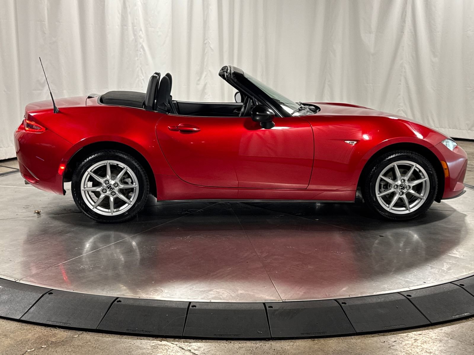 Used 2017 MAZDA MX-5 Miata Sport RWD image 12