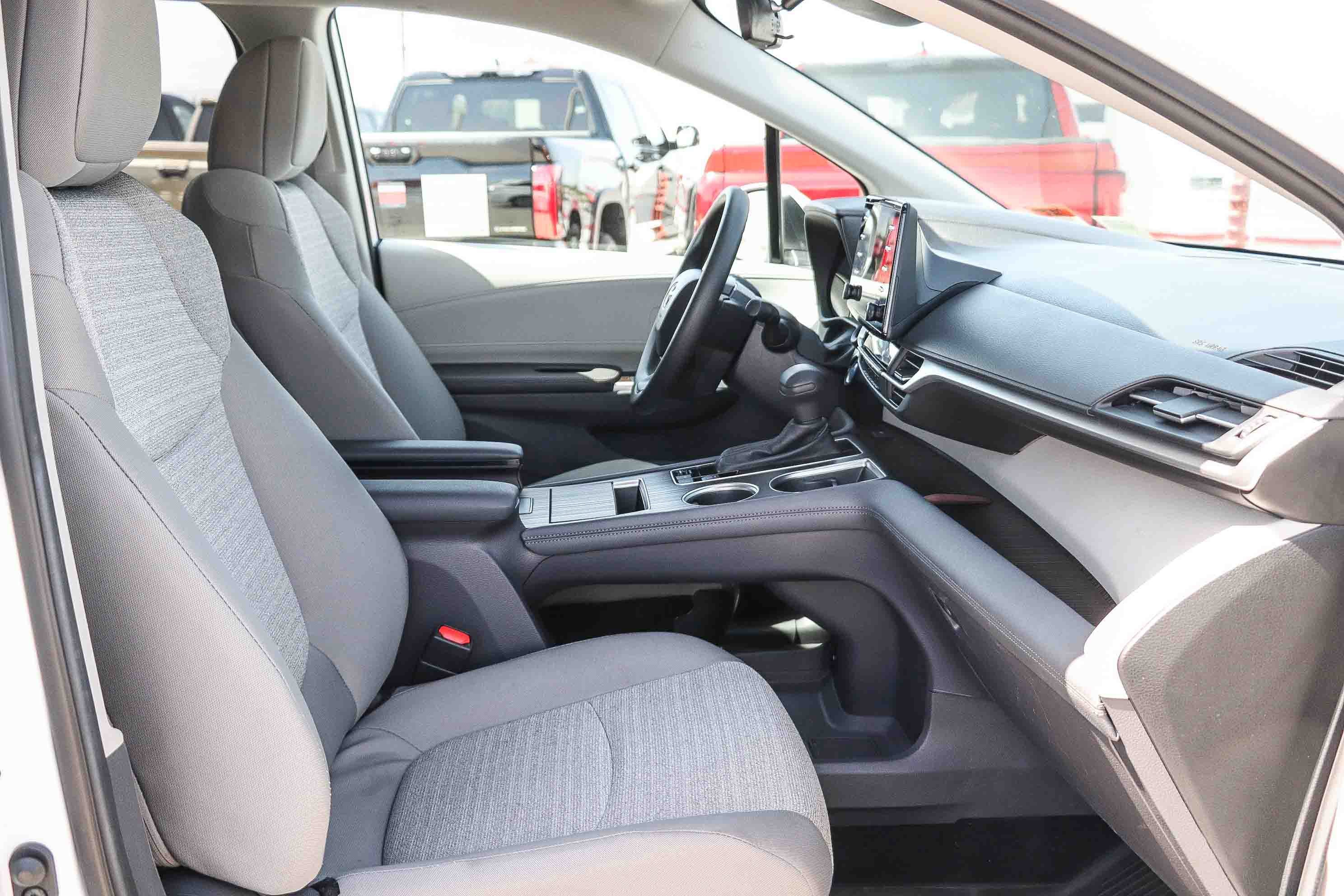 Used 2024 Toyota Sienna LE image 16