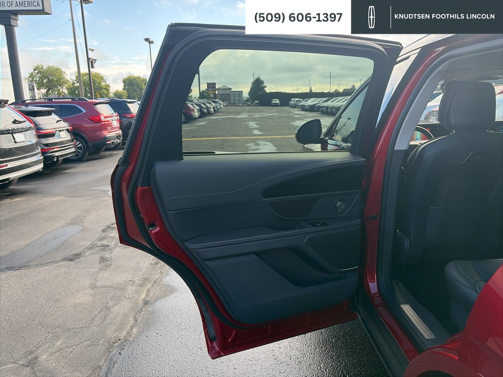 Used 2026 Lincoln Nautilus Reserve AWD/4WD image 12