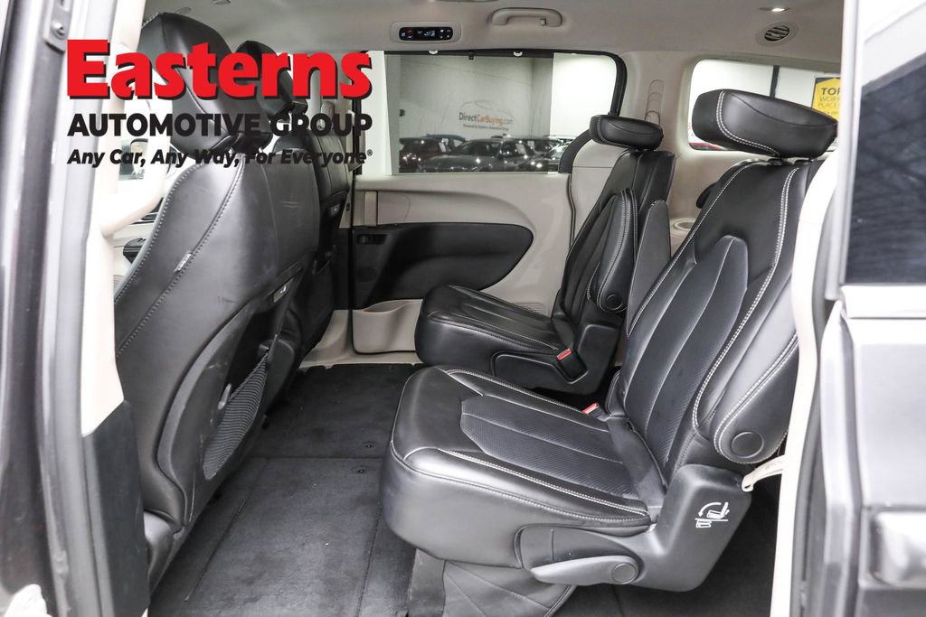 Used 2023 Chrysler Pacifica Touring-L FWD image 22