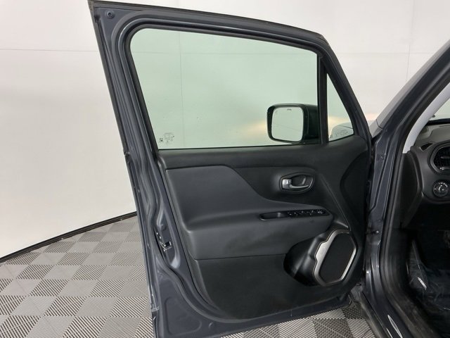 Used 2022 Jeep Renegade Latitude image 12
