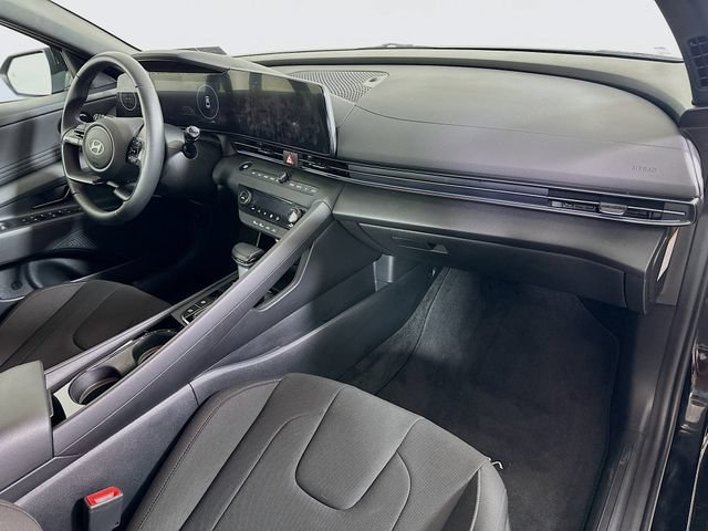 Certified 2025 Hyundai Elantra SEL FWD image 32