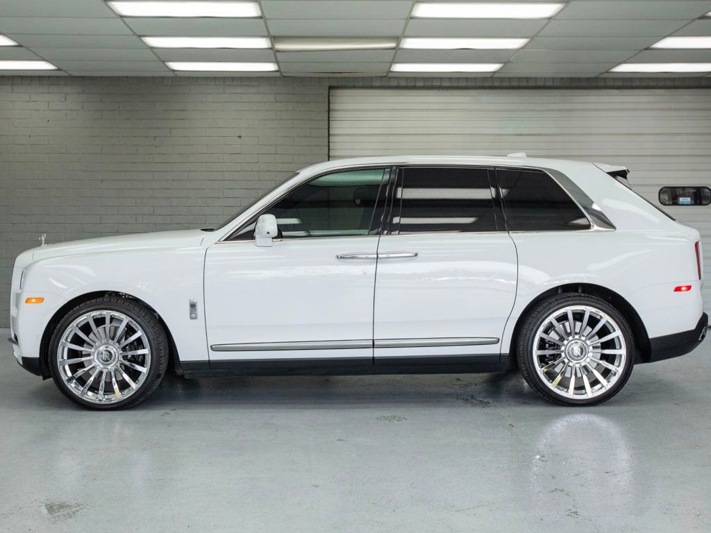 Used 2022 Rolls-Royce Cullinan w/ Cullinan Package image 17