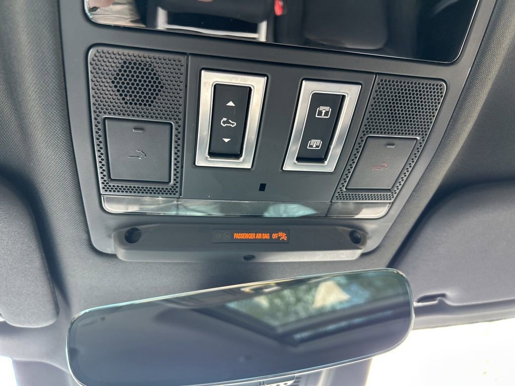 Used 2025 Land Rover Defender 110 S image 40