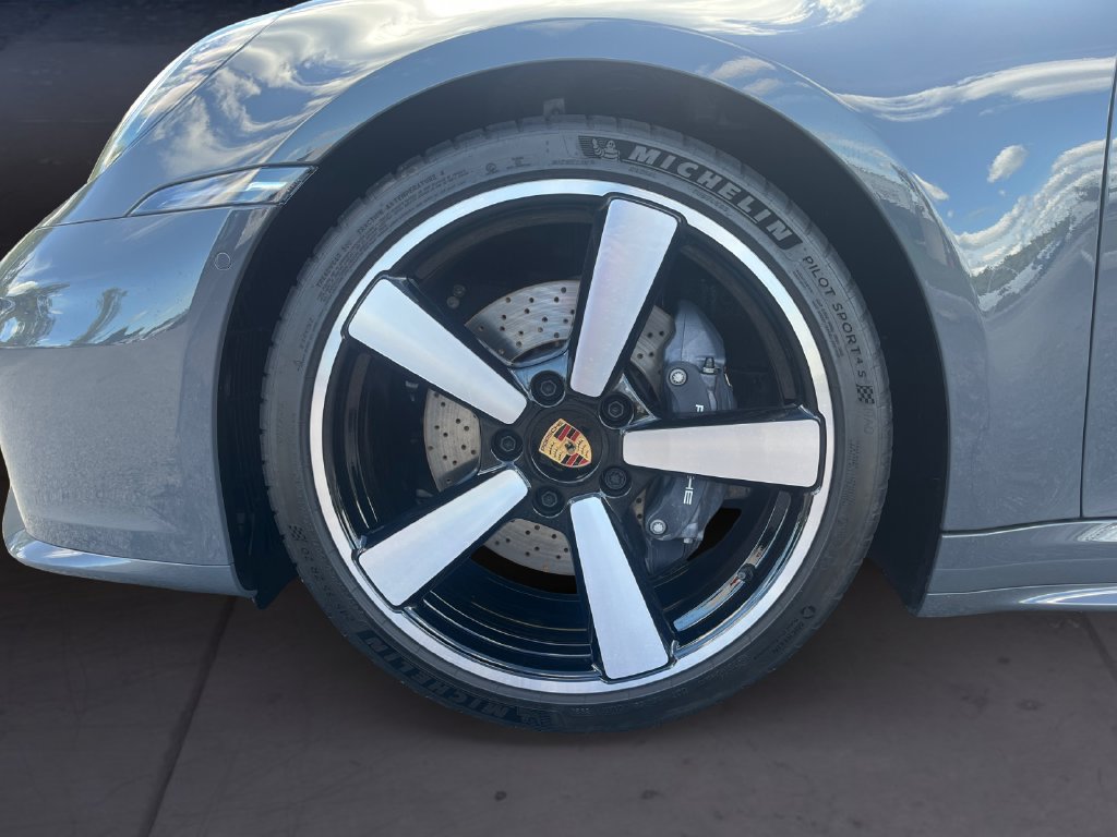 Used 2025 Porsche 911 Carrera RWD image 14